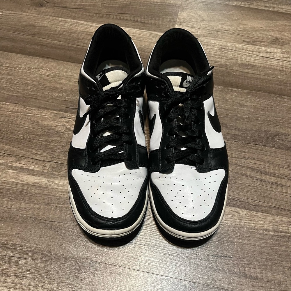 🛍️Men’s Nike Black and White Dunk Low Sneakers - Size 9.5